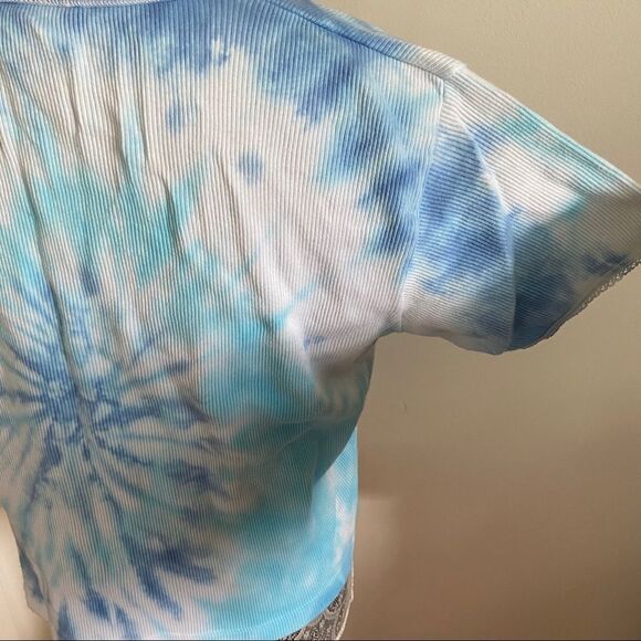 Custom blue tie dye on vintage weatherland short sleeve top - Picture 4 of 10